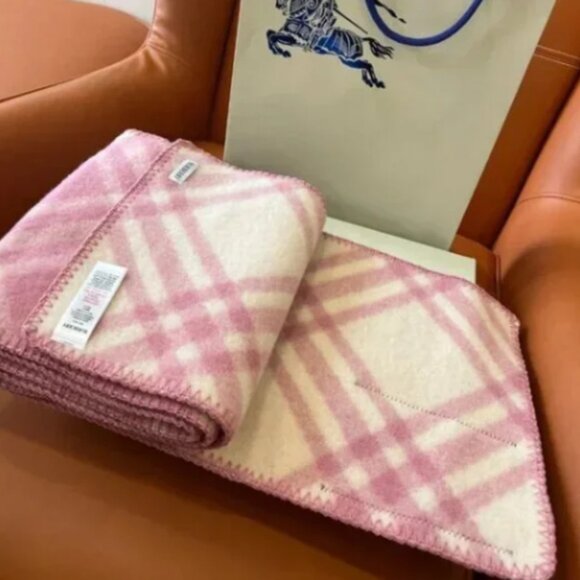Burberry Pink Check Cashmere Scarf - Picture 5 of 8